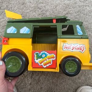 Unique and rare 1989 teenage mutant ninja turtles party Van green and yellow